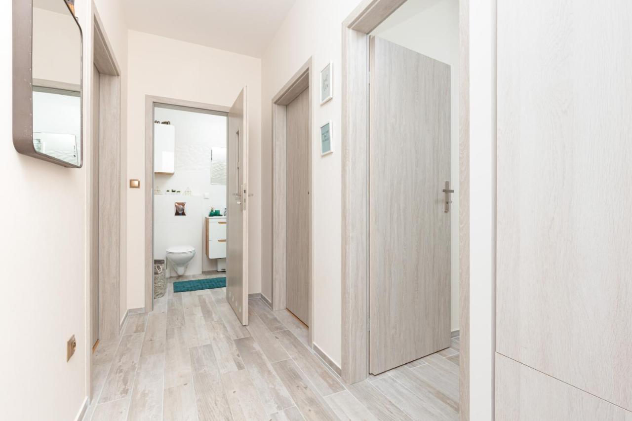City Center Apartment Elektoralna By Noclegi Renters 바르샤바 외부 사진