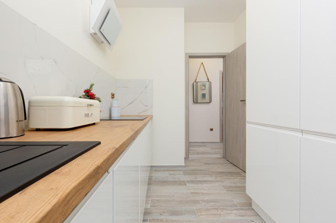 City Center Apartment Elektoralna By Noclegi Renters 바르샤바 외부 사진