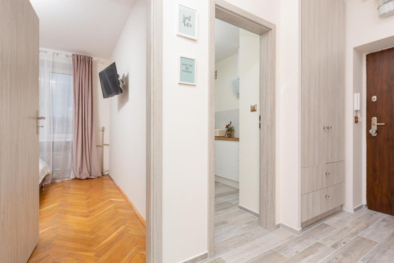 City Center Apartment Elektoralna By Noclegi Renters 바르샤바 외부 사진